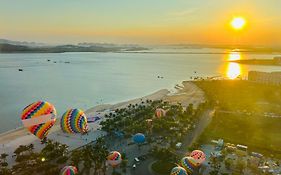 Modern Apartment Beachfront At Ha Long Bay
